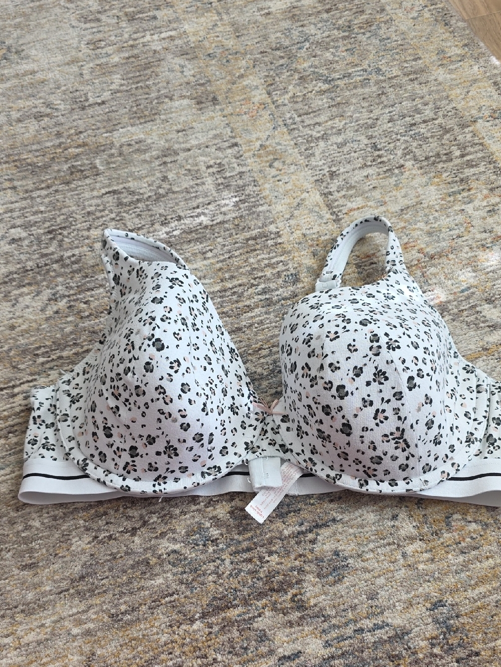 Cacique White Leopard Print T-Shirt Bra 38DD